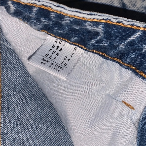 Shorts - Picture 6 of 7